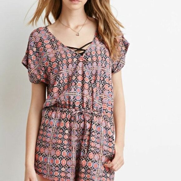 Forever 21 Surplice Front Printed Shorts Romper Jumper Size Small - Picture 1 of 7